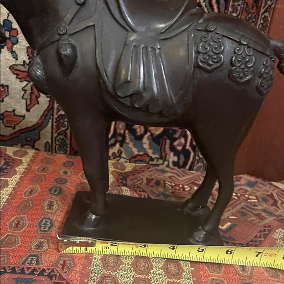 Elegant bronze Black Horse Sculpture - Picture 4 of 9